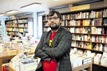 Aljoša Harlamov, literarni urednik: Slovenskemu bralcu moramo ponujati nekaj, kar je  med šundom in res vrhunsko literaturo