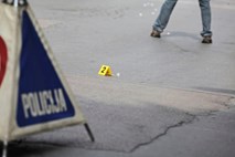 Iz avta streljal na 34-letnega Mariborčana in večkrat zadel njegovo vozilo