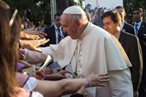 Papež v Čilu z žrtvami spolnih zlorab molil in jokal