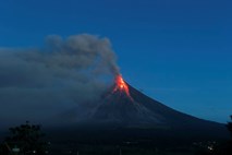 #video Filipinski vulkan z domov pregnal skoraj 40.000 ljudi