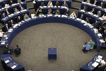 Evropski parlament bo imel po brexitu manj sedežev, nekaj »britanskih« pa si bo razdelilo 14 članic, brez Slovenije