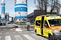 Smrtna nesreča na Zaloški: tožilka odstopila od pregona voznika rešilca