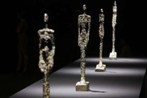 Na dražbo Giacomettijev enigmatični lestenec