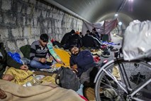 Zdravniki brez meja kritizirajo Italijo zaradi ravnanja z begunci 