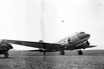 Ostanke sestreljenega ameriškega letala so predelali v orodje