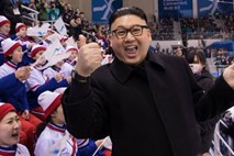 #foto #video Lažni Kim Jong Un razjezil severnokorejske navijačice 