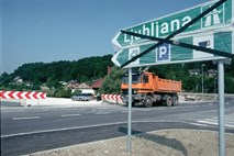 Nov avtocestni priključek na Brezovici zamuja zaradi poplav