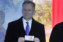 Guverner latvijske centralne banke obtožen prejetja 100.000 evrov podkupnine 