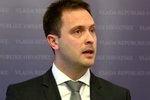 #video Hrvaški državni sekretar odstopil kar sredi novinarske konference, »ker država izumira« 