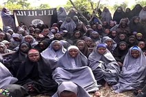 V Nigeriji po napadu Boko Harama na šolo pogrešajo več kot 100 deklet