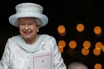 Neuspeli atentat 17-letnika na britansko kraljico