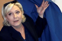 Proti Le Penovi vložili obtožnico zaradi objave grozljivih posnetkov IS 