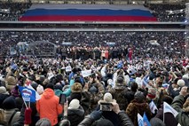 #foto Na Putinovem predvolilnem zborovanju okoli 100.000 ljudi