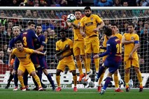Barcelona po izjemnem prostem strelu Messija zelo blizu novemu naslovu