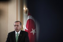 Turški parlament sprejel sporno volilno zakonodajo