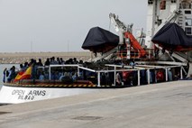 V Italiji zaplenili ladjo španske nevladne organizacije, ki pomaga migrantom