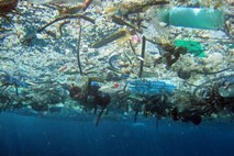 Otok odpadkov v Tihem oceanu še večji, kot so domnevali    