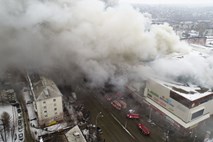 #foto #video V požaru v nakupovalnem središču v Sibiriji najmanj 64 mrtvih, od tega enajst otrok
