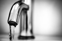 Približno 100.000 prebivalcev Slavonskega Broda že skoraj teden dni brez pitne vode