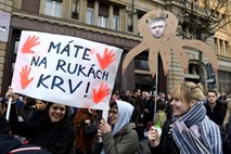 Protestniki na Slovaškem po umoru novinarja zahtevali odhod direktorja policije