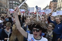 Več tisoč Čehov protestiralo proti vladi 