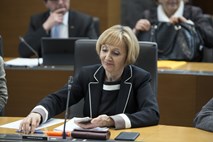 Komisija: Kolar Celarčeva subjektivno odgovorna za korupcijo v zdravstvu