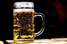 Znanstveniki: Že samo ena alkoholna pijača na dan lahko skrajša vaše življenje