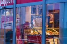 Nemška policija ubila moškega, ki je razgrajal pred pekarno 