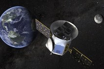 Nasa z novim satelitom v iskanje Zemlji podobnim planetom