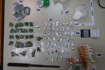 Koprski policisti pri 25-letniku našli večje količine prepovedane droge