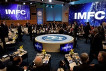 IMF  potrdil trenutno trdno globalno rast in opozoril na tveganja