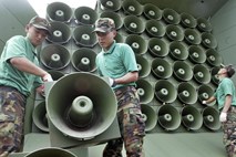 Seul ugasnil propagandne zvočnike na meji s Severno Korejo 