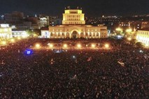 Politično akrobacijo v Armeniji končali neoboroženi vojaki