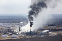 V eksploziji in požaru v rafineriji v ZDA več poškodovanih 