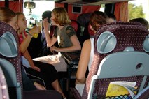 Voznik avtobusa vinjen na izlet z otroki