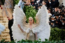 #foto #video Met Gala: boginje, angeli in pop-rock papež