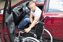 Invalidi v prometu: Birokracija jim še dodatno otežuje življenje