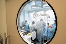 Bolnica znova  po povračilo stroškov za latvijsko zdravljenje raka