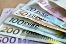 Eurofound: Minimalne plače lani narasle v večini držav EU