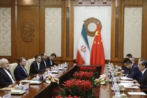 Iranski zunanji minister v Pekingu začel niz srečanj o jedrskem sporazumu