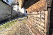 Na Breznici slovesno odprli prenovljeni Janšev čebelnjak