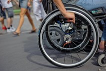 Državni program za izkoriščanje invalidov: delajo za 77 evrov, ki pa jih nikoli ne dobijo