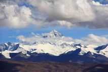 Med vzponom na Mount Everest umrla Japonec in Makedonec 