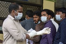 Na jugu Indije zaradi širjenja virusa najmanj pet mrtvih