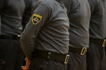 Lažni policisti na Kočevskem okradli moškega