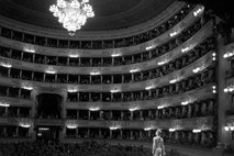 Na odru milanske Scale Puccinijeva komična opera v Allenovi režiji