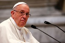 Papež priznal, da se Katoliška cerkev ni pravočasno odzvala na zlorabe v Čilu