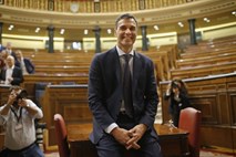 Po korupcijski aferi španske Ljudske stranke, socialist Sanchez prisegel kot novi španski premier 