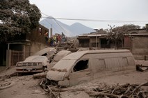 #video Izbruh vulkana v Gvatemali zahteval najmanj 65 življenj 