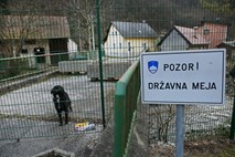 Hrvaški policist po napadu migranta streljal ob meji s Slovenijo